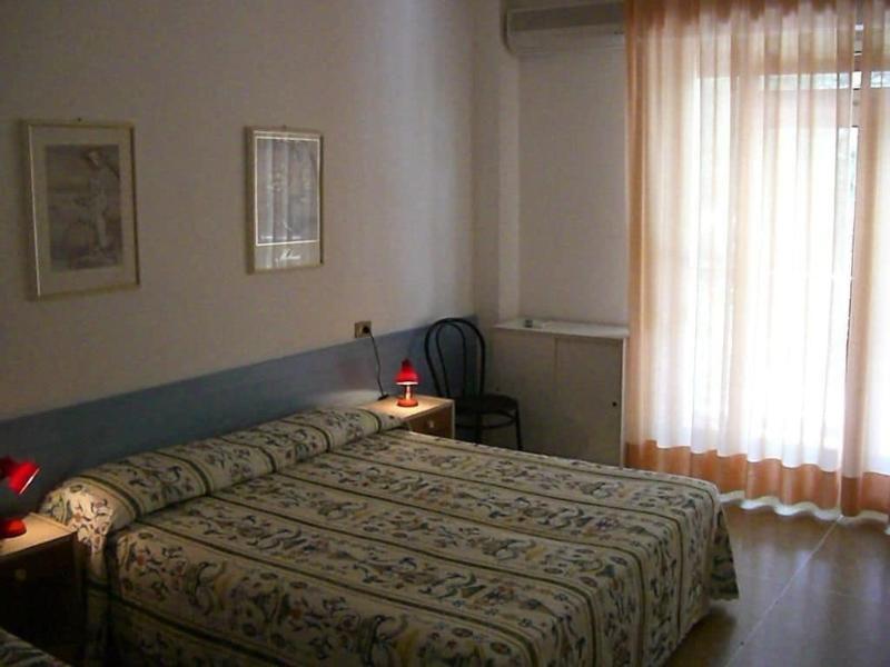 Hotel Myriam Lignano Sabbiadoro Exterior foto