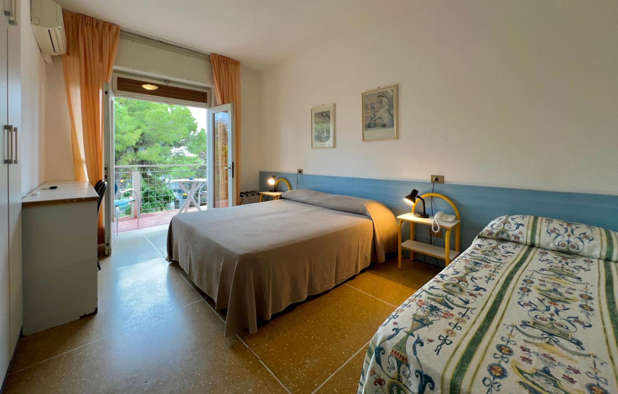 Hotel Myriam Lignano Sabbiadoro Exterior foto