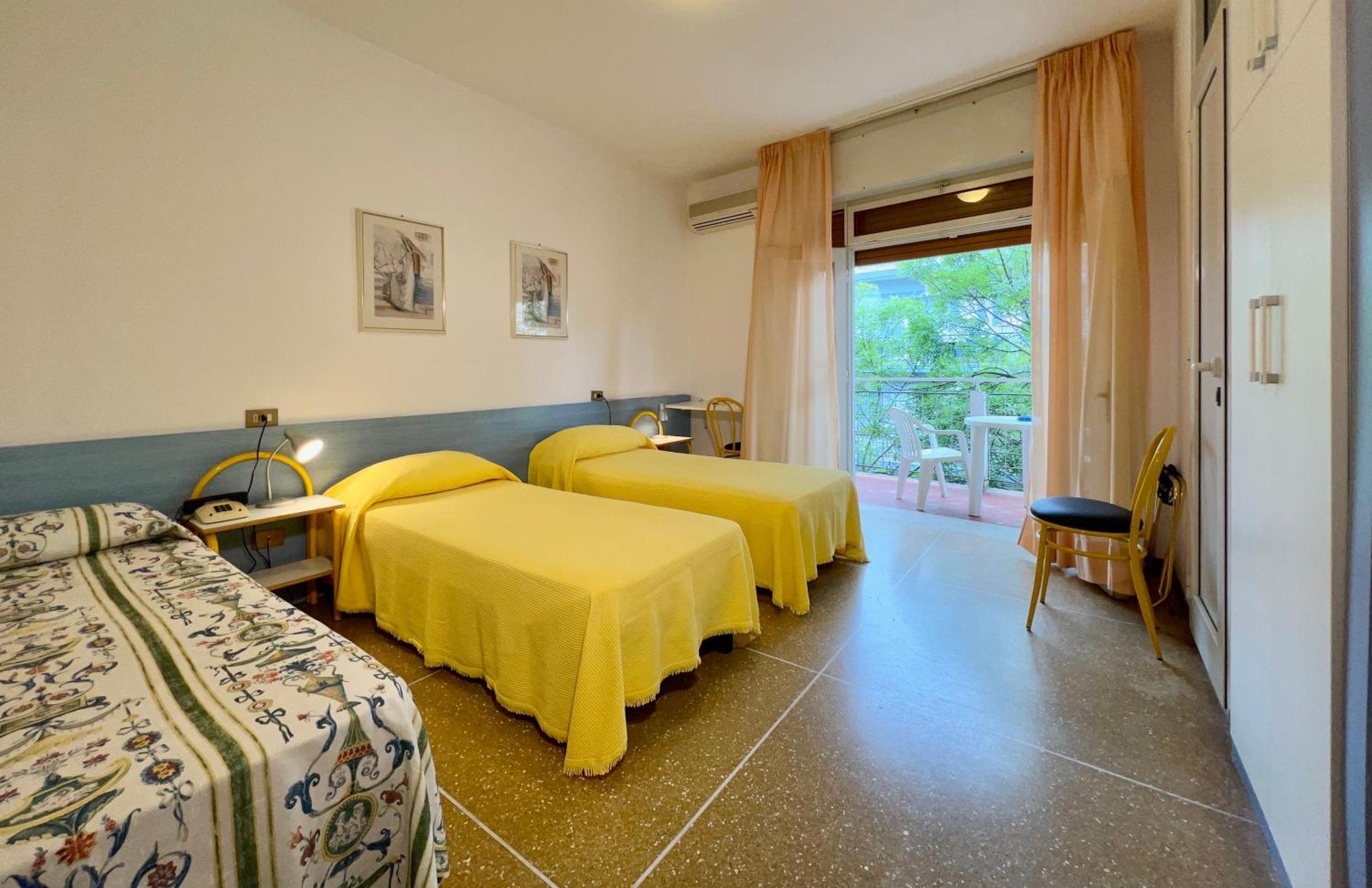 Hotel Myriam Lignano Sabbiadoro Exterior foto