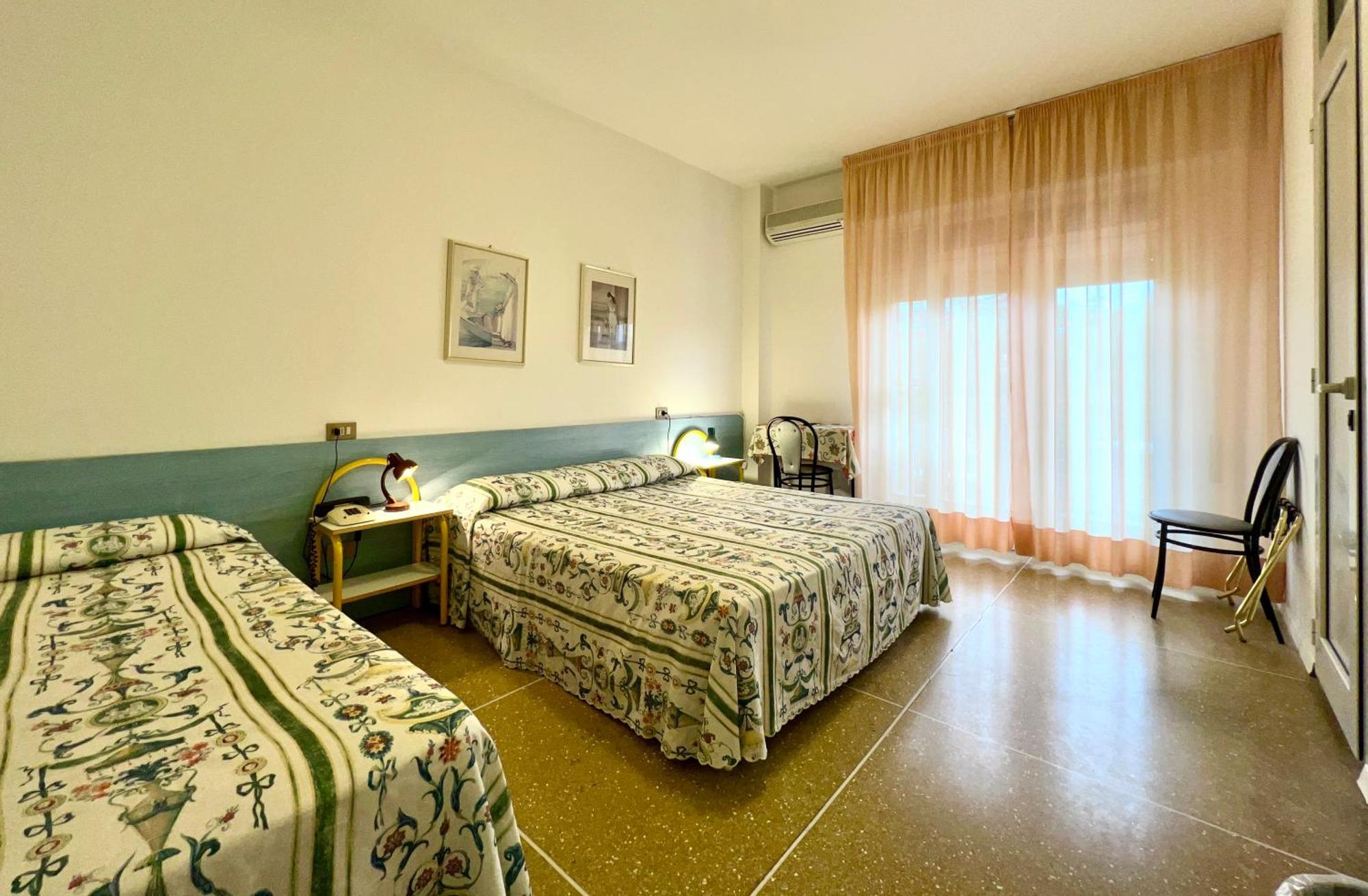 Hotel Myriam Lignano Sabbiadoro Exterior foto