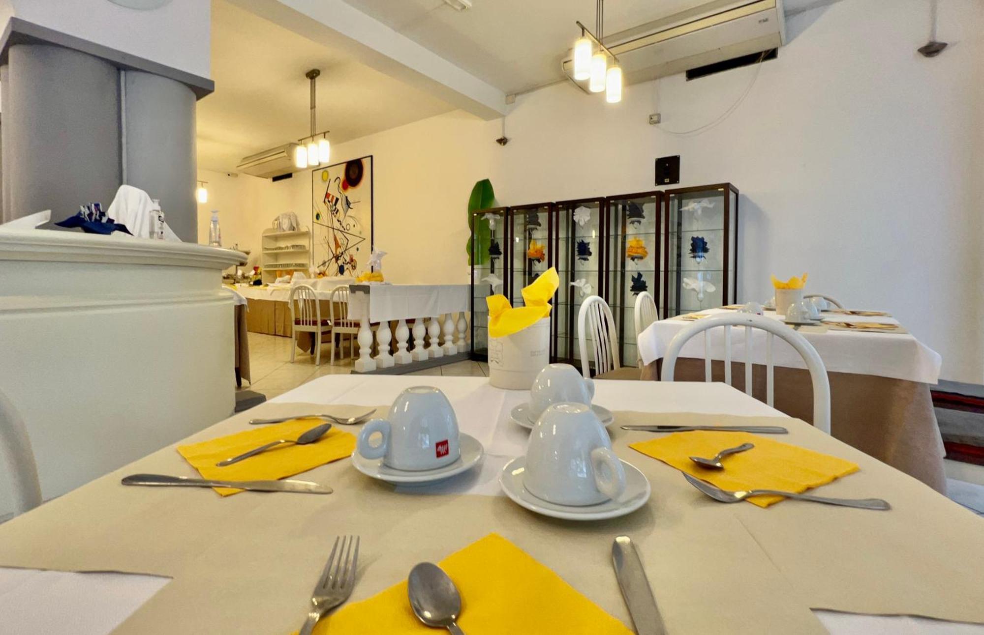 Hotel Myriam Lignano Sabbiadoro Exterior foto